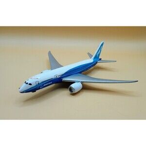 Diecast Boeing 787 Aircraft. 5.5" X 5.5" by RealToy Missing Front Landing Gear